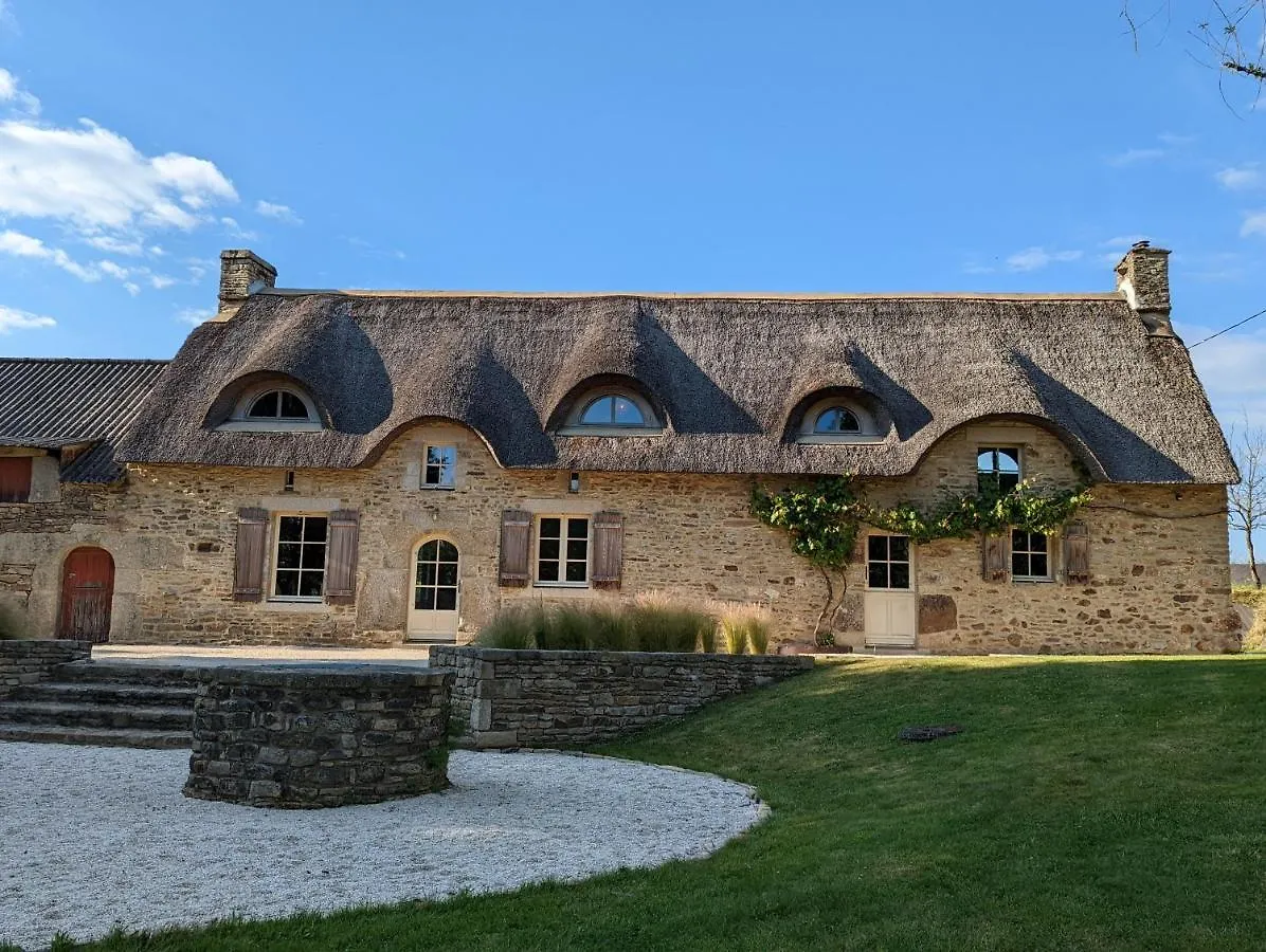Feriehus Maison Typique Bretonne Avec Toit De Chaume Camors